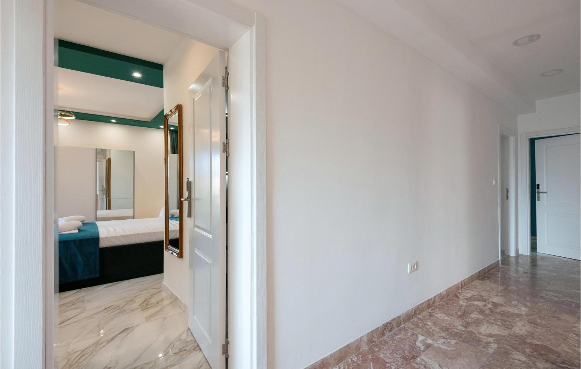Awesome Apartment In Makarska With Wifi Eksteriør billede