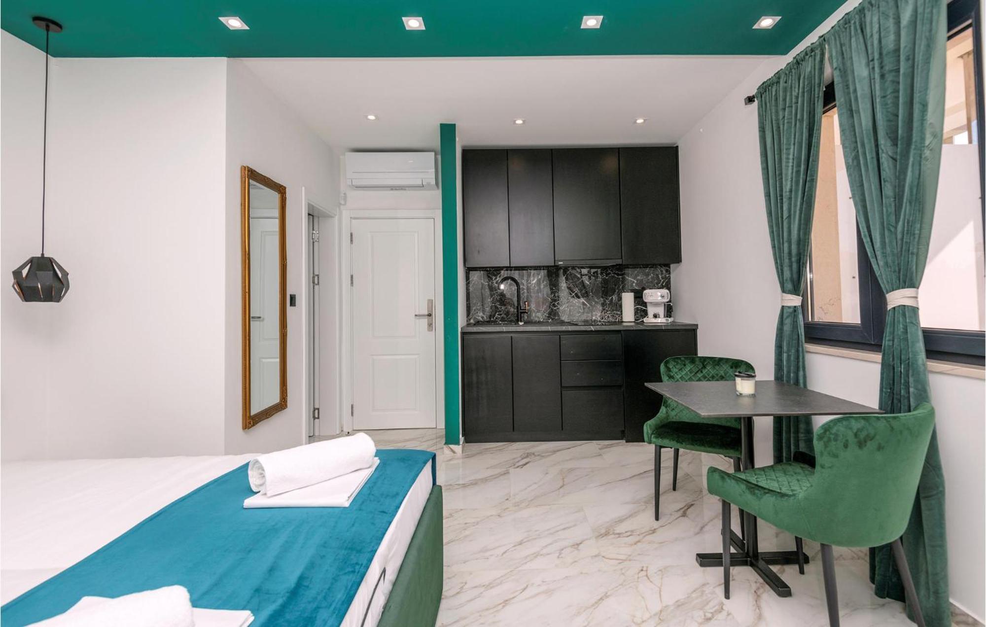 Awesome Apartment In Makarska With Wifi Eksteriør billede