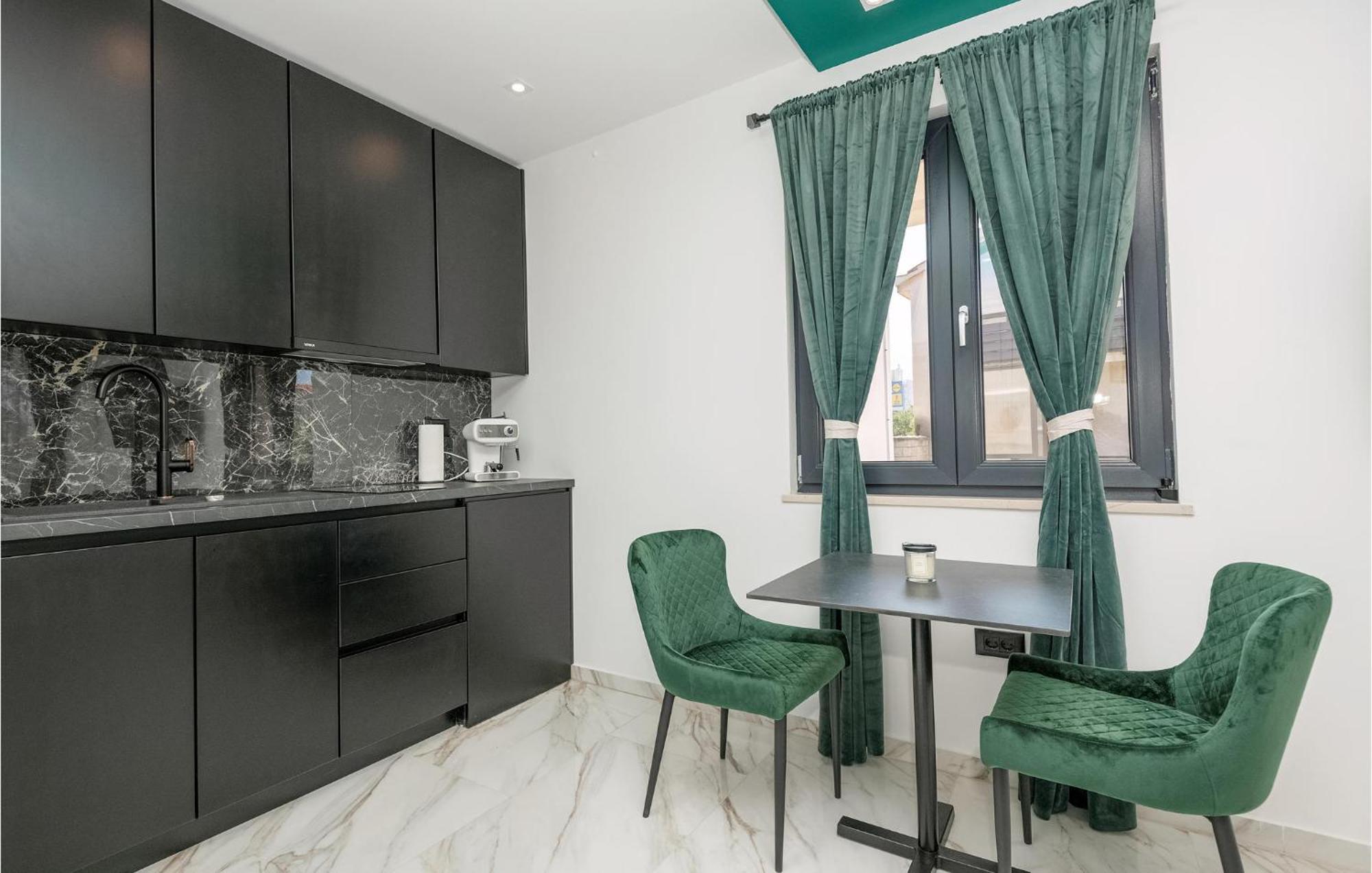 Awesome Apartment In Makarska With Wifi Eksteriør billede
